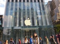 Apple για κορωνοϊό: Αναμένονται επιπτώσεις στα έσοδα της εταιρείας και στα iPhones λόγω του φονικού ιού