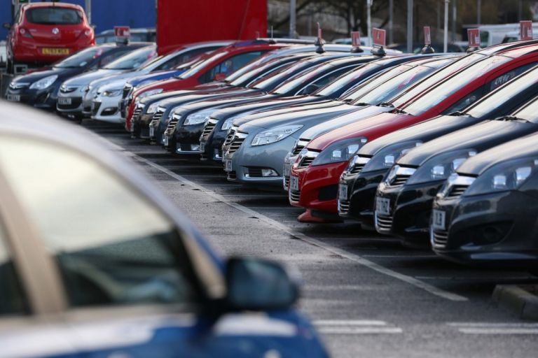 Άσχημα τα νέα για τους κατόχους παλαιών αυτοκινήτων