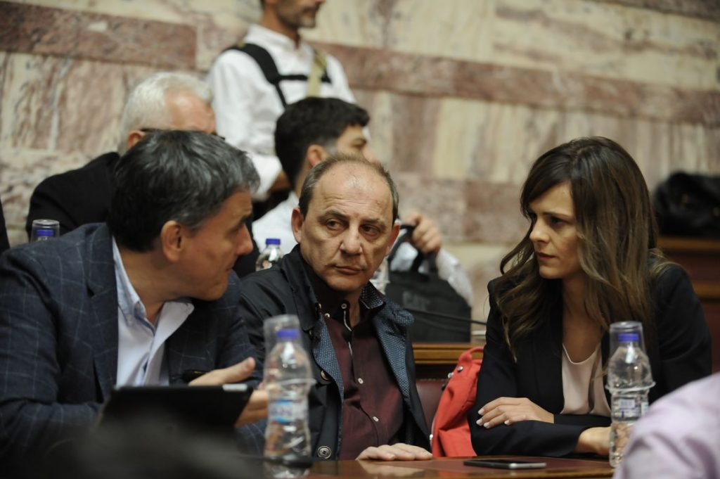 Η κυβέρνηση εξετάζει έξοδο στις αγορές πριν από τις 27 Ιουλίου