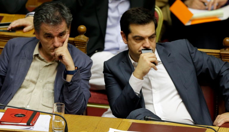 Κόντρα Τσίπρα – Τσακαλώτου  – Άδειασμα από το Μαξίμου στον υπουργό Οικονομικών
