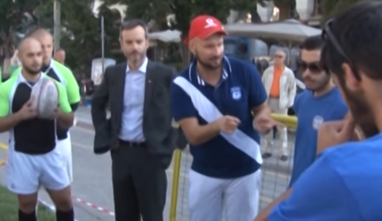 Ο Πάνος του Survivor παίζει ράγκμπι στην Αριστοτέλους (vid)