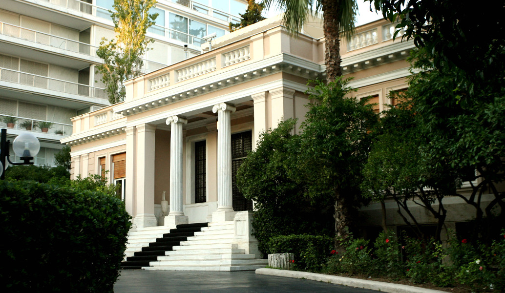 Μαξίμου κατά ΜΜΕ:  Πρέπει να υπάρχουν και όρια στην προπαγάνδα