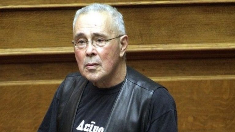 Κώστας Ζουράρις: Με χτύπησαν με καδρόνι στο κεφάλι (vid)