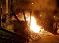 Διαδηλωτές εισέβαλαν σε κτίριο του Κογκρέσου στην Παραγουάη ( pics & vids )