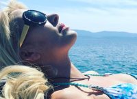 Στην Άνδρο για το τριήμερο της Πρωτομαγιάς η Ελένη Μενεγάκη (pic)
