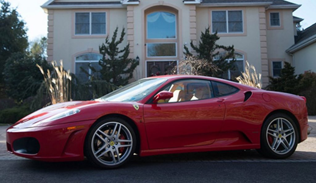 Ferrari του Τραμπ πουλήθηκε για 270.000 δολάρια
