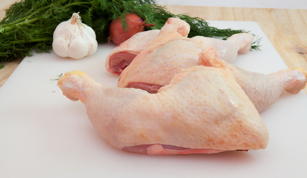 Μην κάνετε ποτέ αυτό το λάθος όταν ξεπαγώνετε το κοτόπουλο