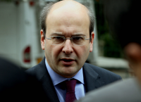Κωστής Χατζηδάκης: Η κυβέρνηση πανηγυρίζει ενώ οι φτωχοί γίνονται φτωχότεροι
