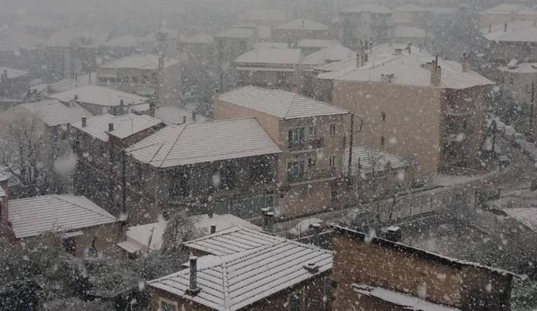 Απριλιάτικα χιόνια στο Καρπενήσι (pic & vids)