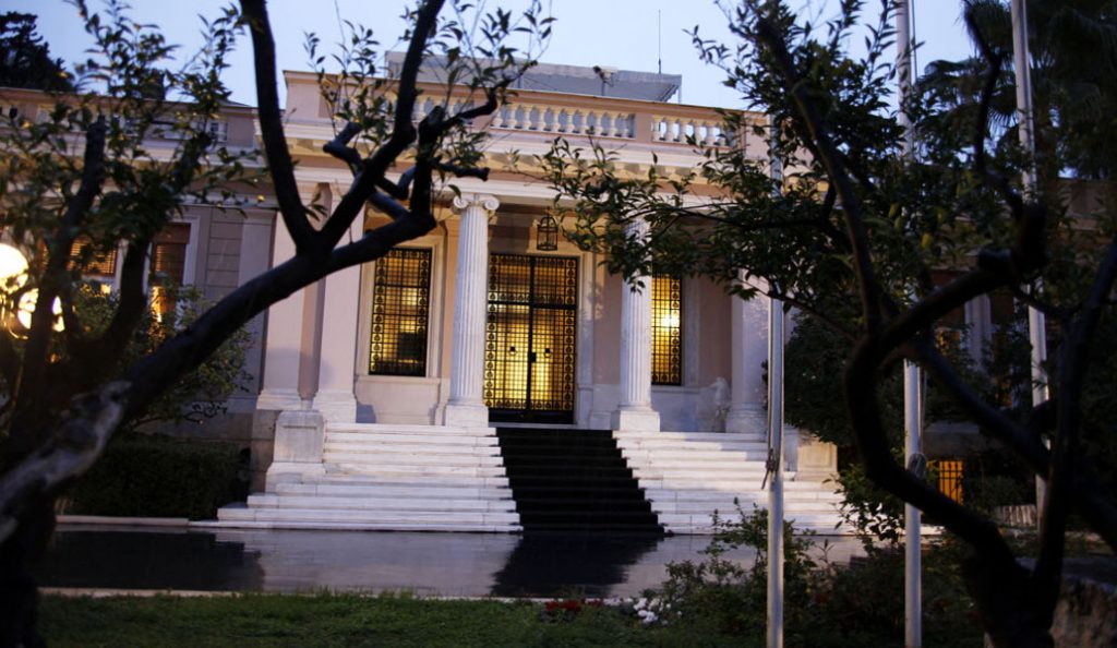 Μαξίμου: Η ΝΔ θα απολύσει όλους τους συμβασιούχους του Δημοσίου