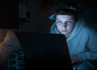 Έρευνα της MRB: Τι πιστεύουν οι Ελληνες για το ίντερνετ – Καθολική η χρήση γονιών και παιδιών