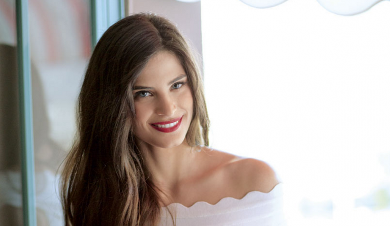 Η Χριστίνα Μπόμπα με καυτό σορτσάκι στον Άγιο Δομίνικο (pic)