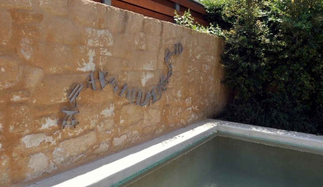 Η γλύπτρια Kelly στο Conte Marino Villas