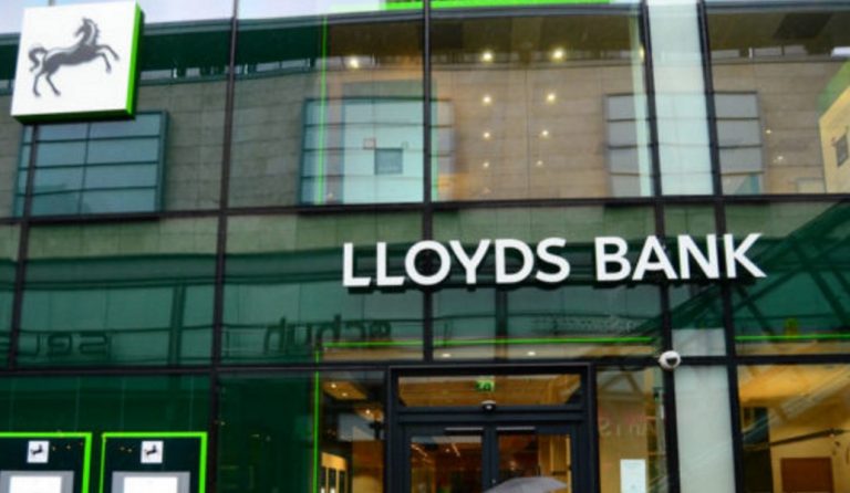 Lloyds: “Λουκέτο” σε άλλα 100 υποκαταστήματα στην Βρετανία