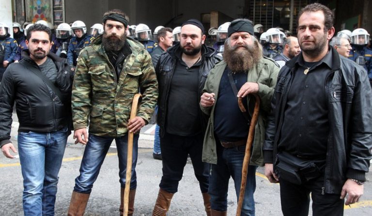 Μπλεξίματα με την αστυνομία για τον σέξι Κρητικό αγρότη