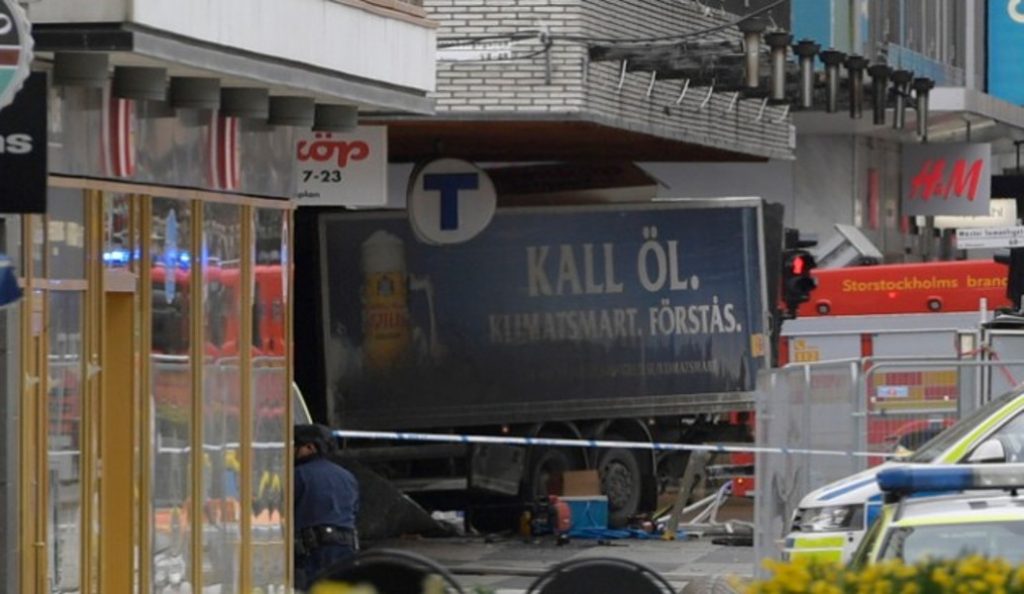Η στιγμή της επίθεσης στη Στοκχόλμη (vid)