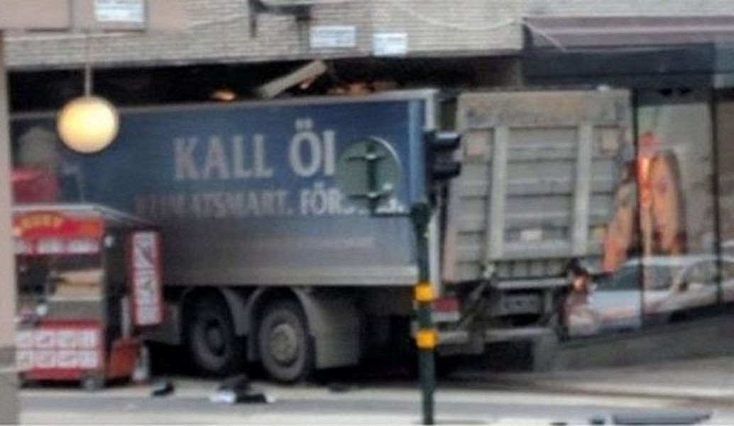 Στοκχόλμη: Ασύλληπτος παραμένει ο δράστης – Φοβισμένη “ξύπνησε” η πόλη