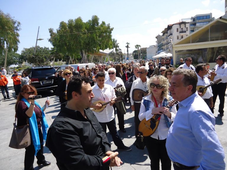 Π. Κρήτης: Μεσημβρινή καντάδα στο κέντρο του Ηρακλείου στο πλαίσιο εκδηλώσεων