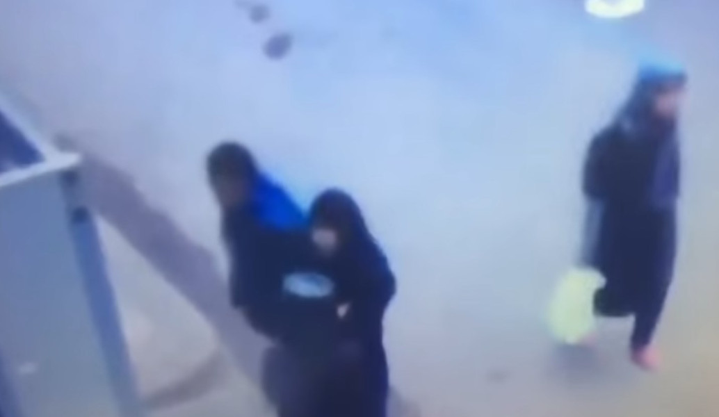 Το βίντεο από τη στιγμή που ο βομβιστής αυτοκτονίας ανατινάζεται έξω από την εκκλησία του Αγίου Μάρκου στην Αλεξάνδρεια
