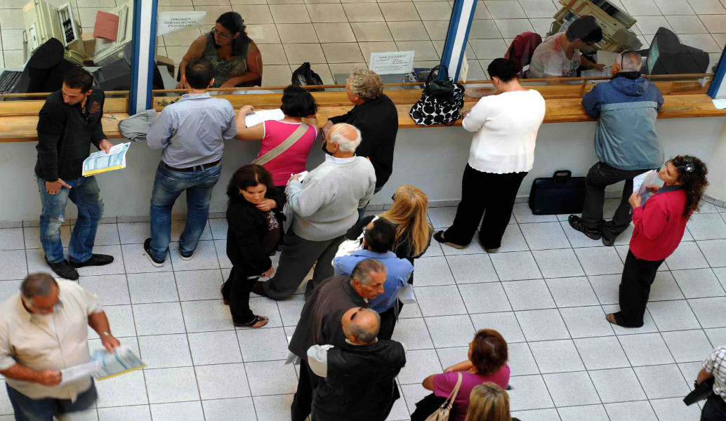 Νέα μείωση στο αφορολόγητο: Πέφτει στα 5.636 ευρώ