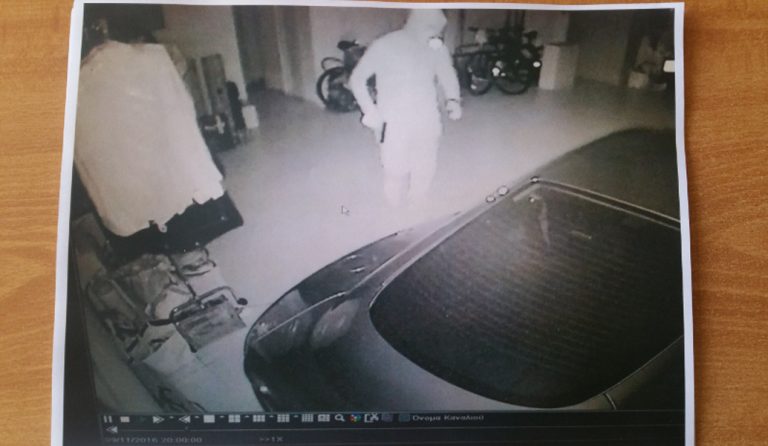 Φωτογραφίες-ντοκουμέντο από τη διάρρηξη στο σπίτι του Νίκου Βέρτη