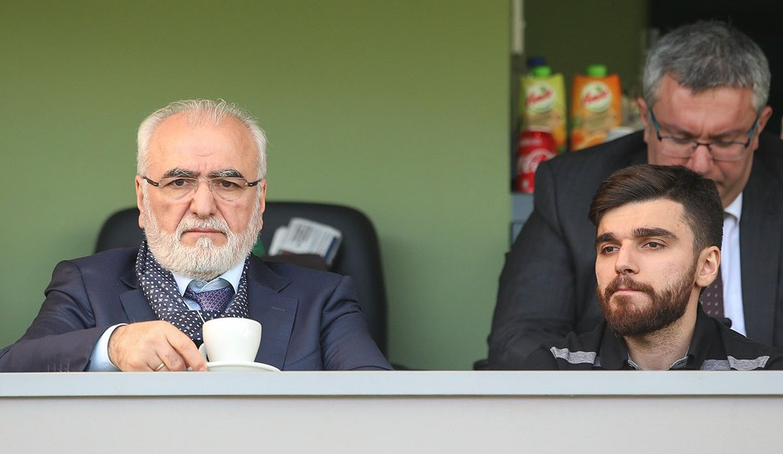 Γιώργος Σαββίδης: “Σπάστε τους με τη φωνή σας”