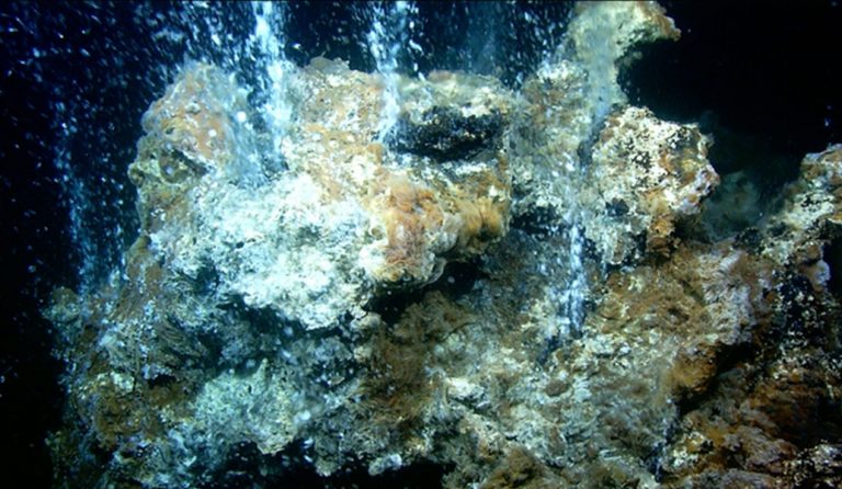«Βρυχάται» το υποθαλάσσιο ηφαίστειο Κολούμπος