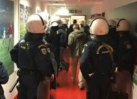 Γεμάτος με ΜΑΤ ο διάδρομος έξω από τα αποδυτήρια της ΑΕΚ (pic)