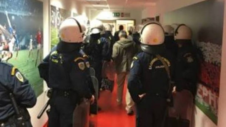 Γεμάτος με ΜΑΤ ο διάδρομος έξω από τα αποδυτήρια της ΑΕΚ (pic)
