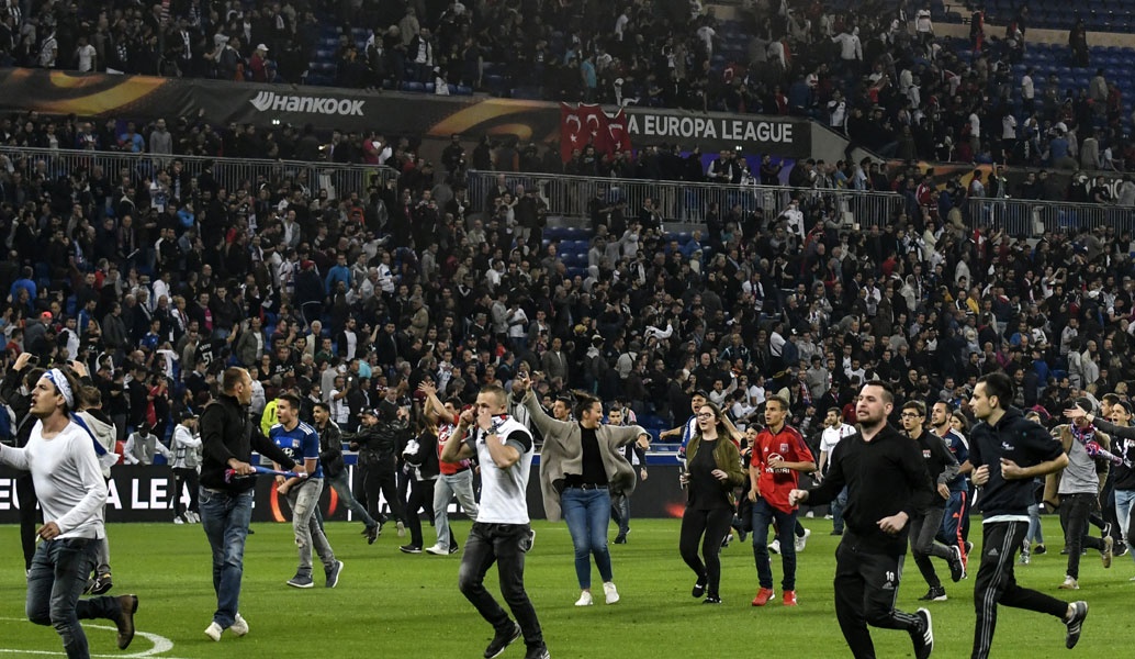 Βαρύτατες ποινές για Μπεσίκτας και Λιόν από την UEFA