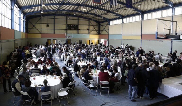 Στο Ρουφ το πασχαλινό γεύμα αλληλεγγύης του Δήμου Αθηναίων