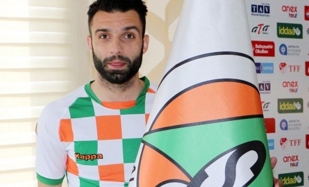 Δείτε με ποια κουκλάρα έχει σχέση ο Τζαβέλλας (pics)