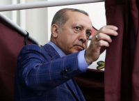 Επανεκλογή Ερντογάν στην ηγεσία του AKP