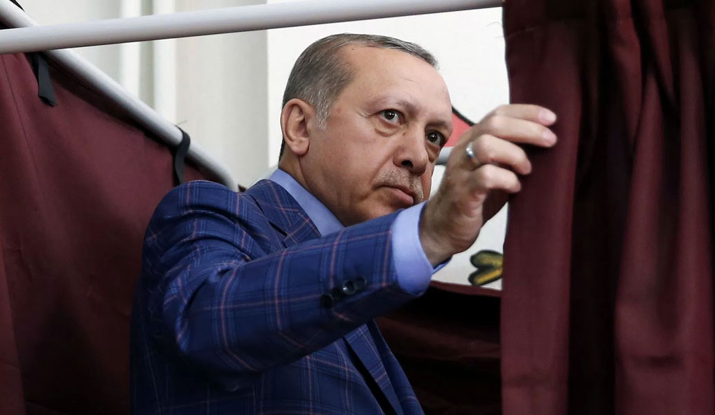 Επανεκλογή Ερντογάν στην ηγεσία του AKP