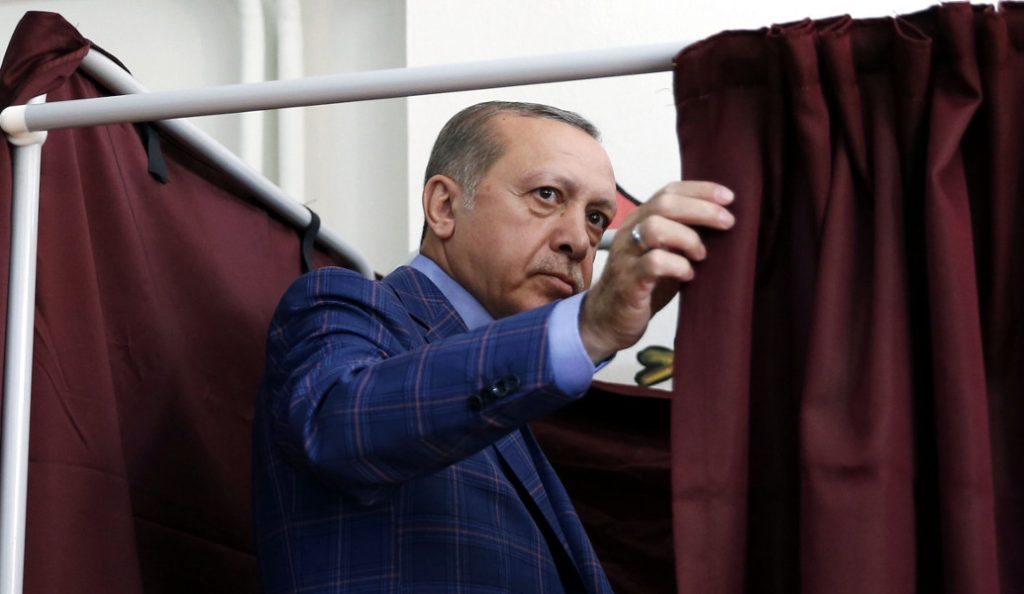 Τούρκος δημοσιογράφος: Ολόκληρη η Τουρκία τελεί υπό σύλληψη