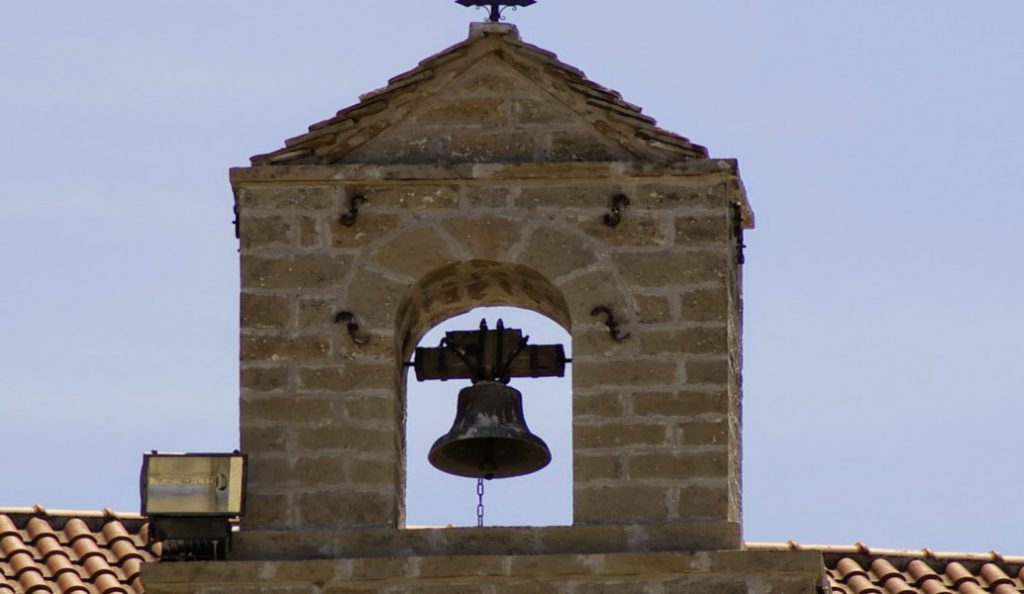 Αιτωλοακαρνανία: Βράχος έπεσε σε εκκλησία πριν τον Επιτάφιο