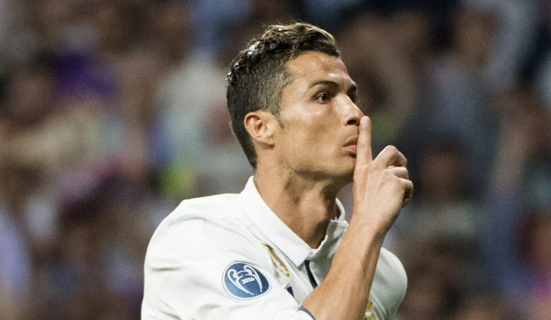 Ο Κριστιάνο Ρονάλντο έγινε άγαλμα από… πάγο (pics)