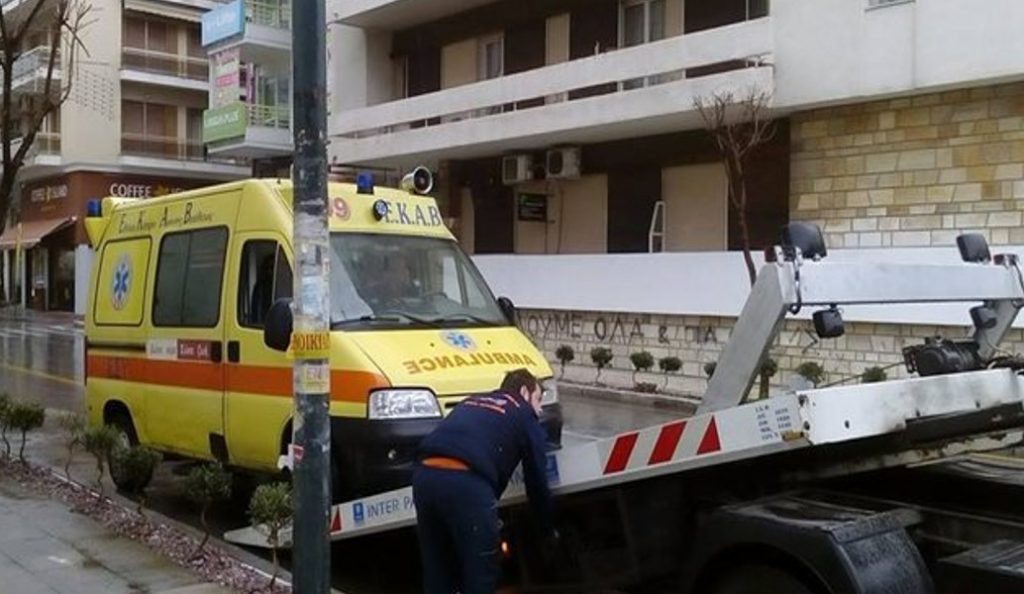 ΠΟΕΔΗΝ: Οργή για τον θάνατο 45χρονης λόγω έλλειψης ασθενοφόρων
