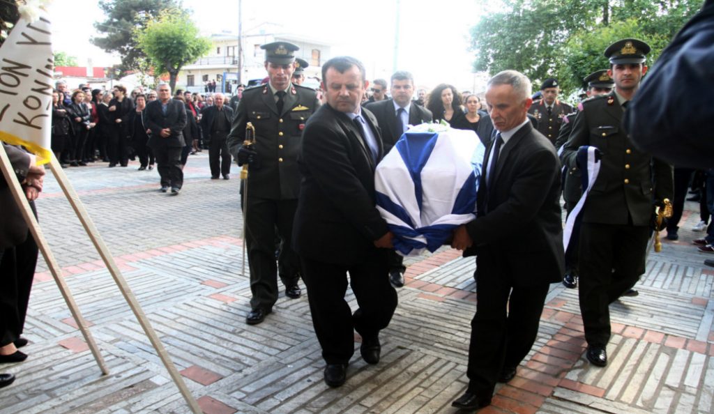 Σε κλίμα οδύνης η κηδεία του υπολοχαγού Κωνσταντίνου Χατζή (pics)