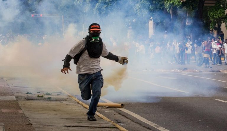 Ευρωβουλευτές του ΣΥΡΙΖΑ στηρίζουν τον Μαδούρο