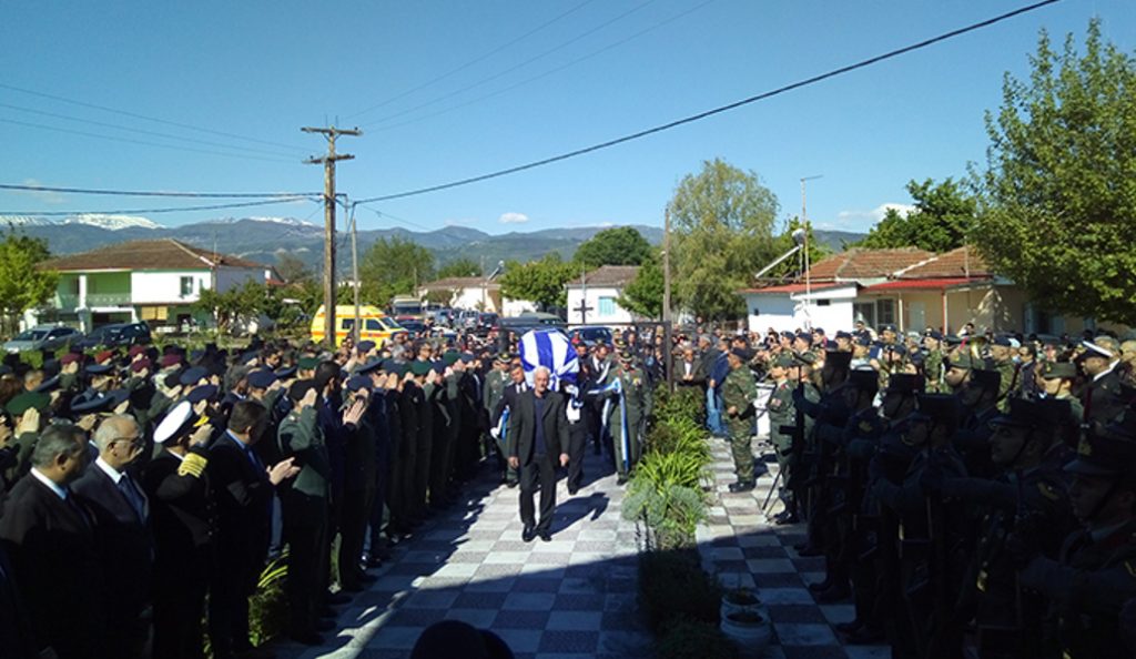 Θρήνος στην κηδεία του Συνταγματάρχη Θωμά Αδάμου (pics)