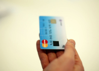 Mastercard: Λανσάρει πιστωτικές κάρτες με αισθητήρα αποτυπωμάτων