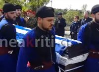 Πλήθος κόσμου στο τελευταίο “αντίο” στον Γιάννη Τζανιδάκη (pics)