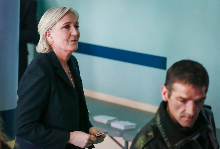 Λεπέν: Το ευρώ πέθανε – Να γυρίσουμε στο φράγκο