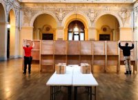 Γαλλικές εκλογές: Ελαφρώς αυξημένη η συμμετοχή το μεσημέρι