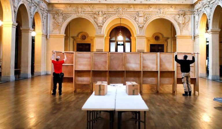 Γαλλικές εκλογές: Ελαφρώς αυξημένη η συμμετοχή το μεσημέρι