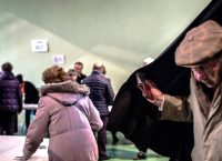 Γαλλία: Οριακά χαμηλότερη από το 2012 η προσέλευση στον πρώτο γύρο των προεδρικών εκλογών