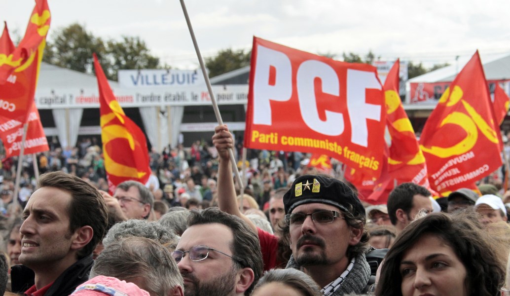 Το ΚΚ της Γαλλίας στηρίζει τον Μακρόν