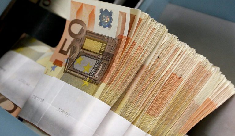 Mειώθηκαν οι οφειλές των φορέων προς τον ιδιωτικό τομέα