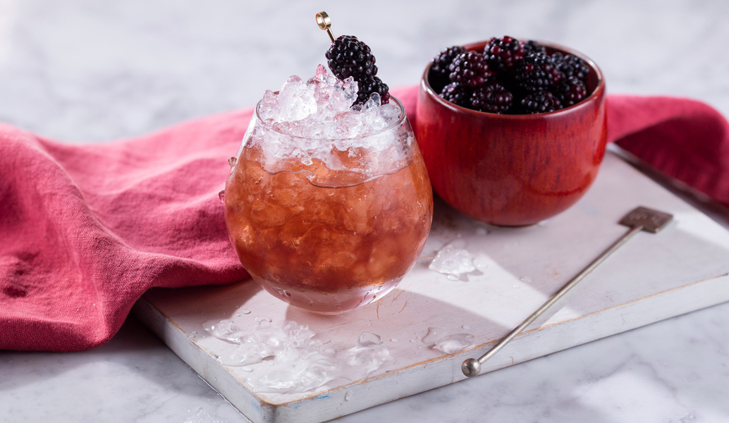 Bramble κοκτέιλ, γλυκό και παιχνιδιάρικο (pic)